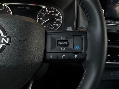 Used 2025 Nissan Rogue SV FWD image 33