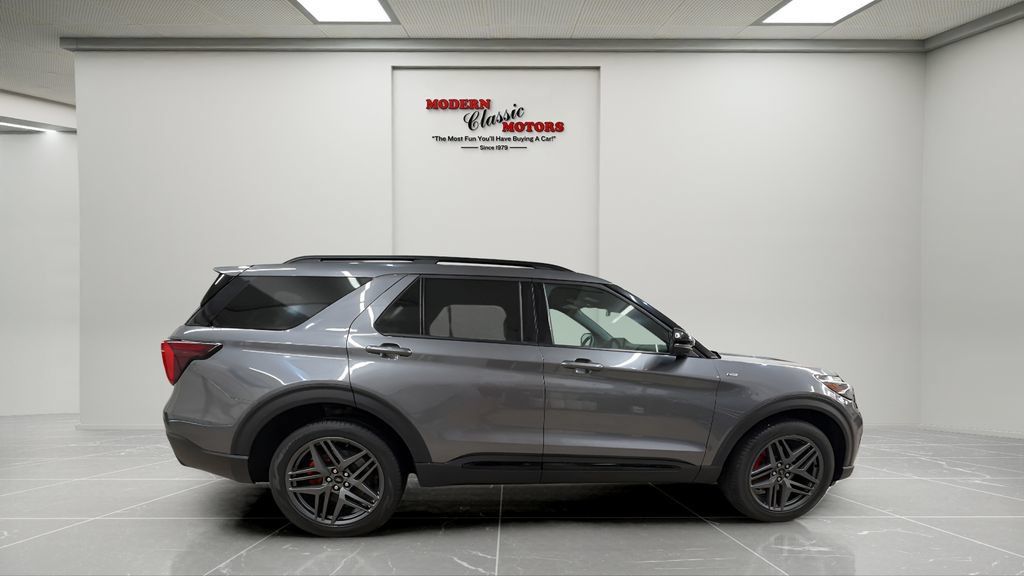 Used 2025 Ford Explorer ST-Line w/ ST-Line Street Pack AWD/4WD image 6