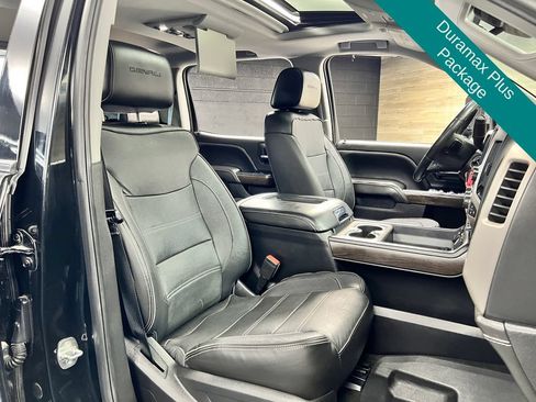 Used 2017 GMC Sierra 2500 Denali w/ Duramax Plus Package AWD/4WD image 7