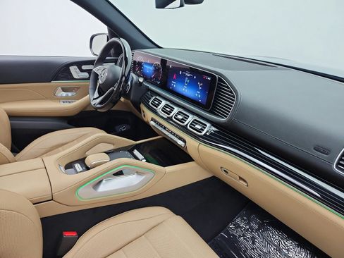 Used 2024 Mercedes-Benz GLS 450 4MATIC image 22