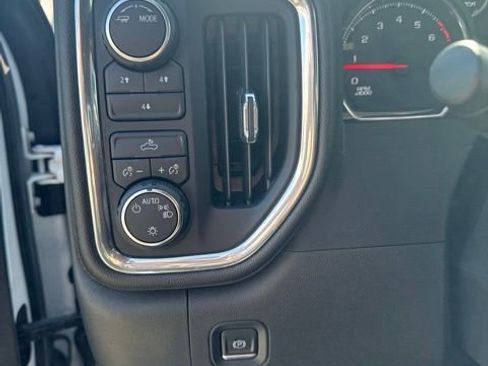 Used 2023 Chevrolet Silverado 2500 LT AWD/4WD image 10