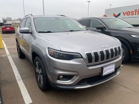 Used 2019 Jeep Cherokee Limited image 3