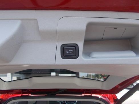 Used 2023 GMC Acadia SLT image 11