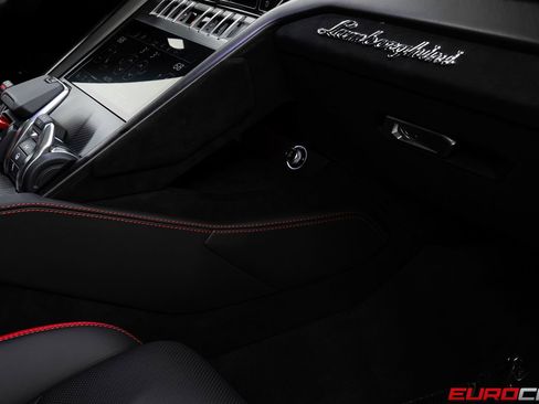 Used 2024 Lamborghini Urus Performante AWD/4WD image 43
