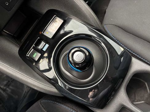 Used 2018 Nissan Leaf SV w/ SV Technology Package image 19