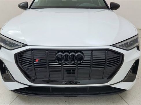 Used 2023 Audi e-tron S Prestige w/ Prestige Package image 9