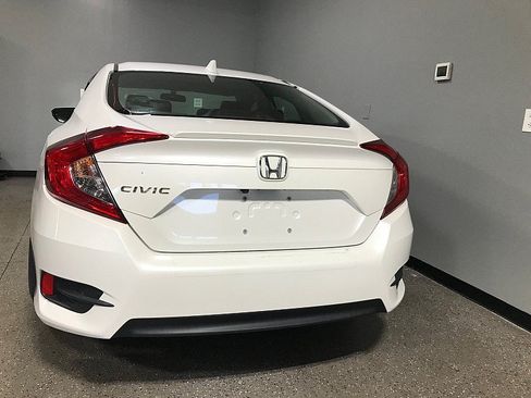 Used 2018 Honda Civic EX-T image 4