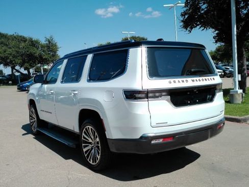 Used 2022 Jeep Grand Wagoneer Series III w/ Rear Seat Video Group 1 AWD/4WD image 16