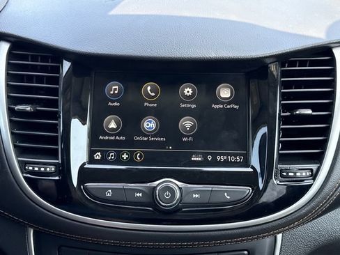 Used 2019 Chevrolet Trax LT w/ LT Convenience Package FWD image 16