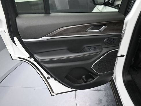 Used 2023 Jeep Grand Cherokee 4WD 4xe image 25