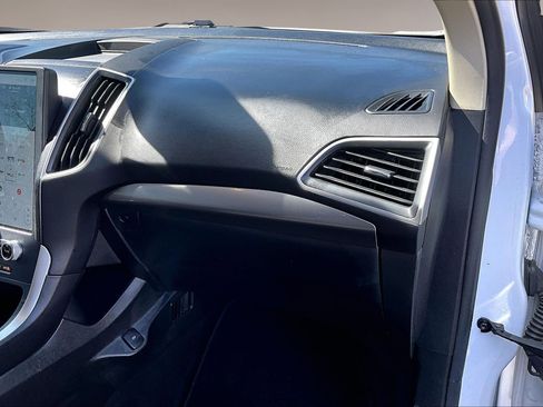 Used 2024 Ford Edge SE image 26