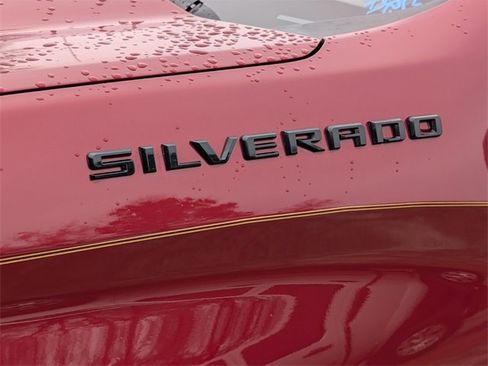 Used 2020 Chevrolet Silverado 1500 Custom w/ Custom Value Package image 3