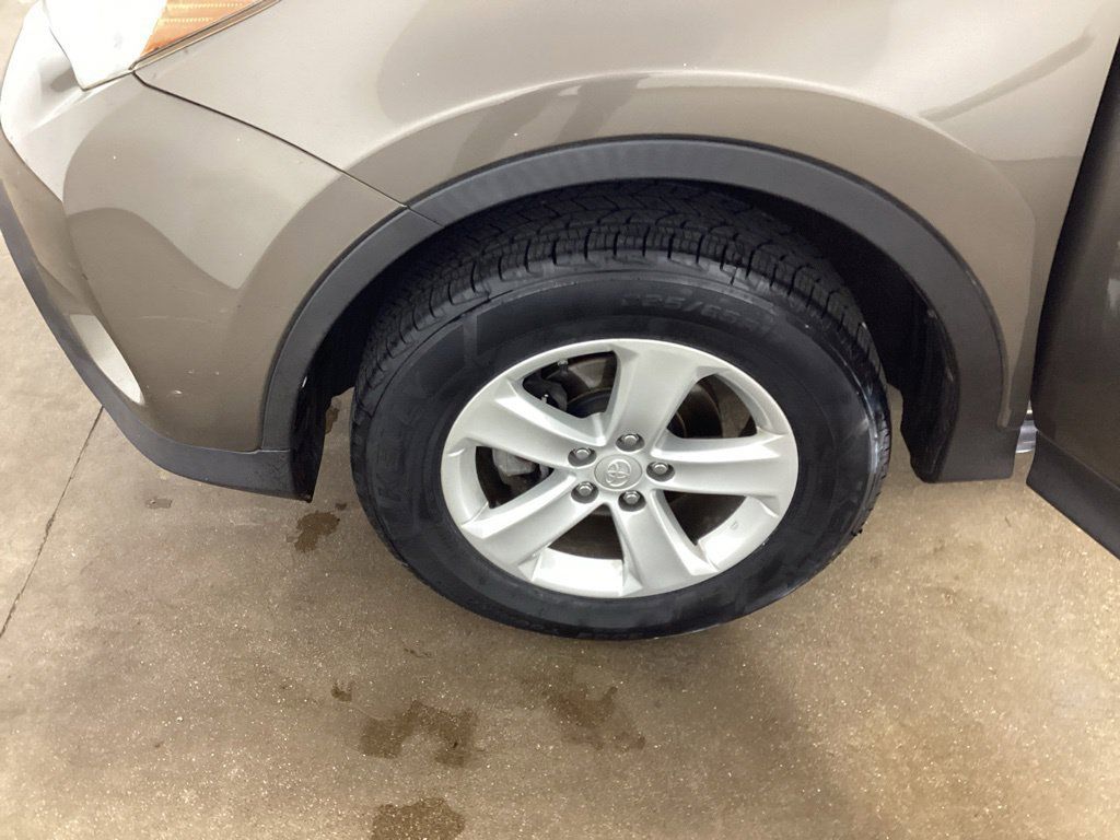 Used 2014 Toyota RAV4 XLE AWD/4WD image 29