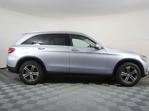 Used 2017 Mercedes-Benz GLC 300 4MATIC image 2