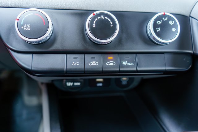 Used 2024 Hyundai Elantra SE FWD image 26