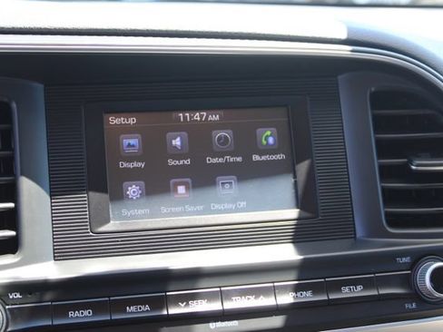 Used 2020 Hyundai Elantra SE FWD image 20