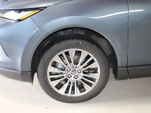 Used 2024 Toyota Venza Limited AWD/4WD image 4