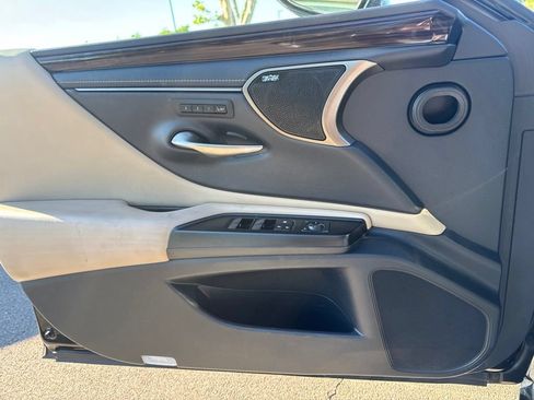 Used 2019 Lexus ES 350 Ultra Luxury w/ Accessory Package 2 FWD image 9