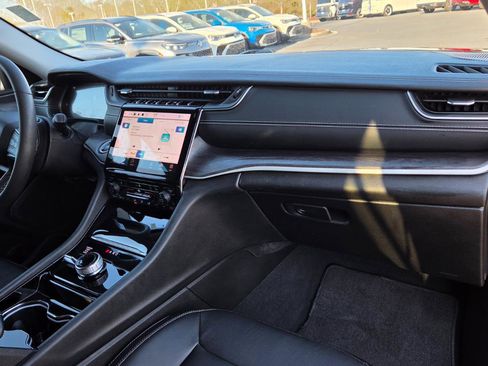 Used 2023 Jeep Grand Cherokee Limited w/ Black Appearance Package image 33