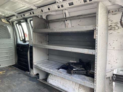 Used 2018 Chevrolet Express 2500 w/ Driver Convenience Package RWD image 21