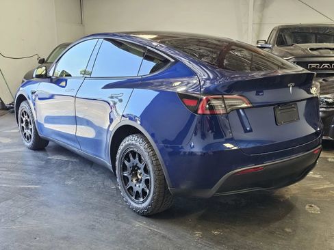 Used 2022 Tesla Model Y Long Range AWD/4WD image 2