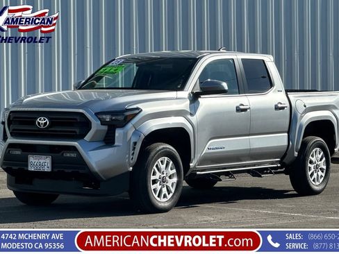 Used 2025 Toyota Tacoma SR5 AWD/4WD image 8