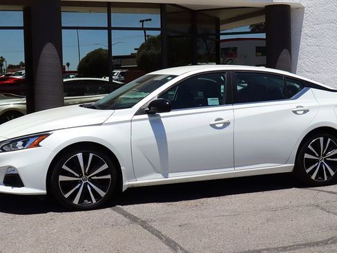 Used 2020 Nissan Altima 2.5 SR FWD image 7