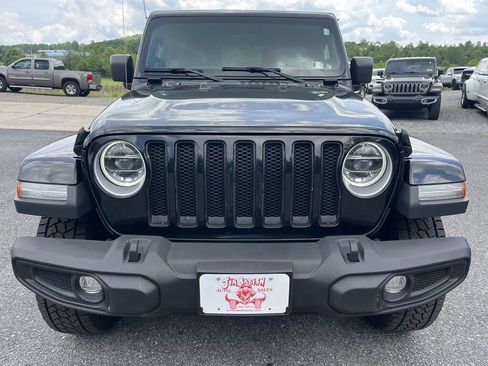 Used 2022 Jeep Wrangler Unlimited Sahara w/ LED Lighting Group AWD/4WD image 8