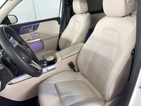 Used 2023 Mercedes-Benz GLB 250 4MATIC image 5