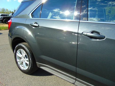 Used 2017 Chevrolet Equinox LS AWD/4WD image 42