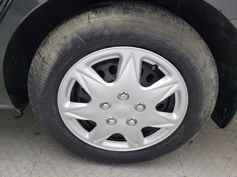 Used 2023 Nissan Versa S w/ Trunk Package image 31