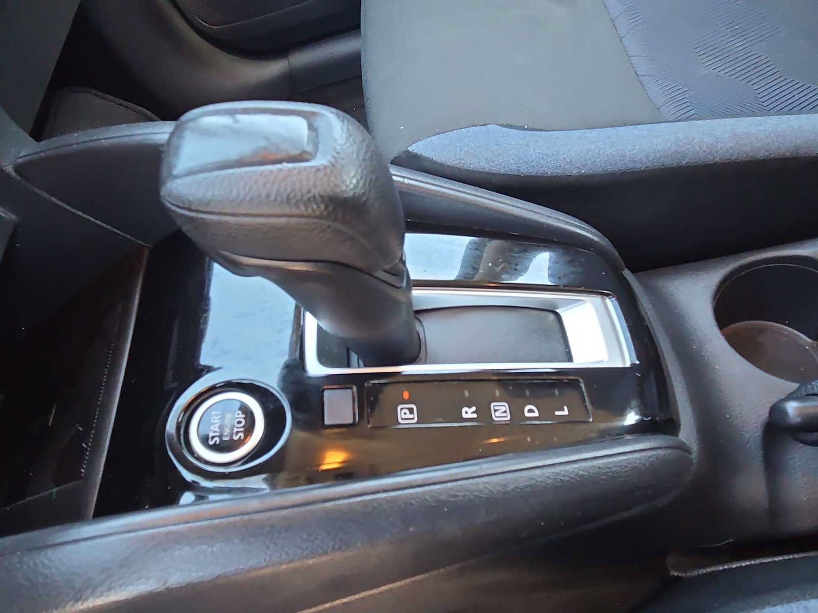 Used 2025 Nissan Versa SV FWD image 21