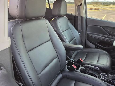 Used 2019 Buick Encore Essence AWD/4WD image 40
