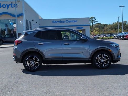 Used 2020 Buick Encore GX Essence image 2
