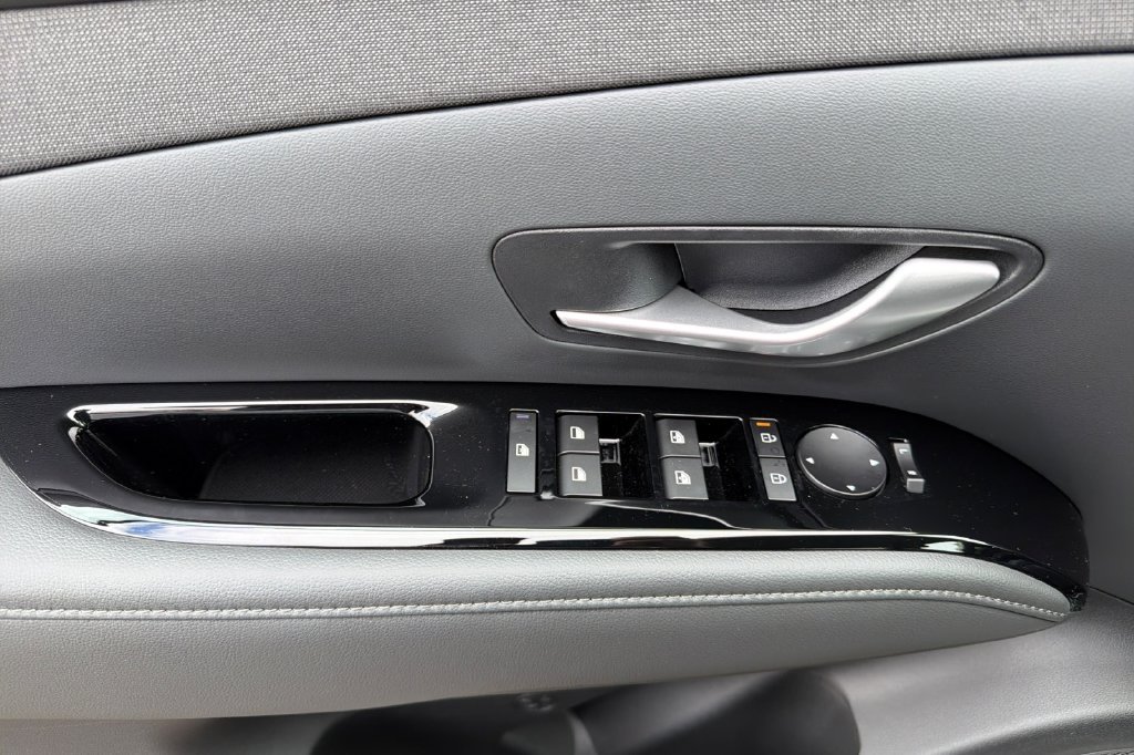 New 2026 Hyundai Tucson Limited w/ Tow & Go Package AWD/4WD image 8