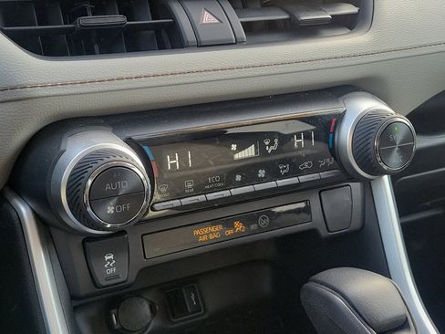 Used 2021 Toyota RAV4 XLE image 27