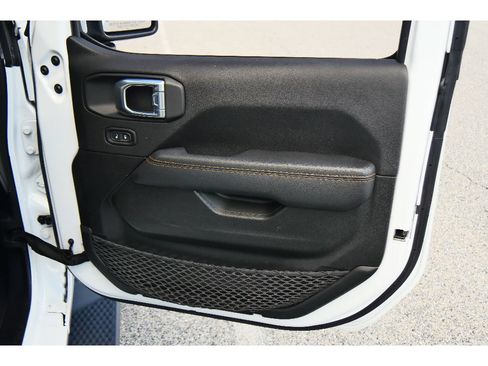 Used 2022 Jeep Wrangler Unlimited Sahara AWD/4WD image 17