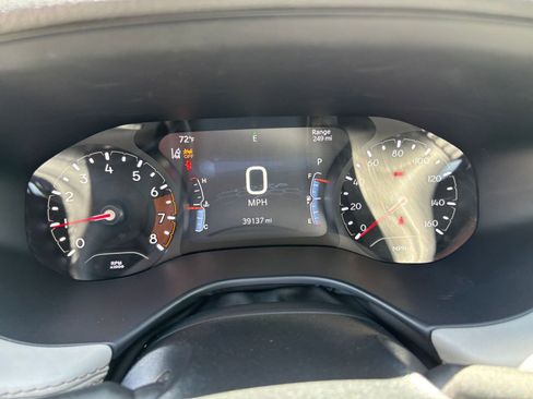 Used 2025 Jeep Compass Limited image 35