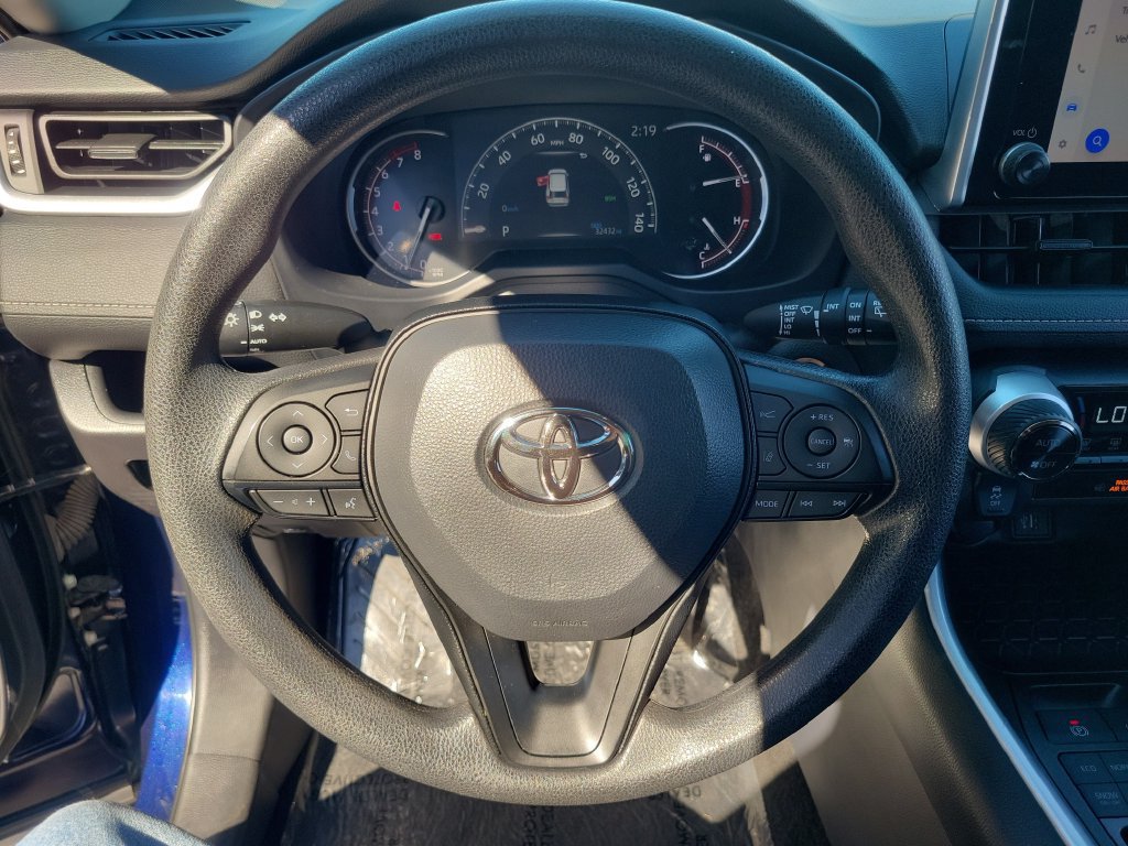 Used 2025 Toyota RAV4 XLE AWD/4WD image 24