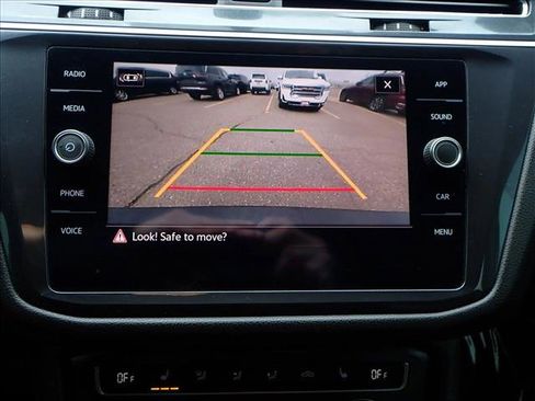 Used 2021 Volkswagen Tiguan SE image 17