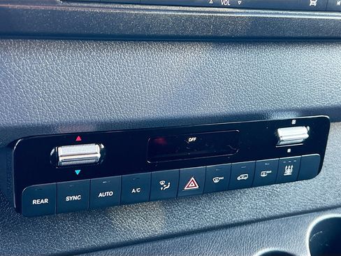 Used 2024 Mercedes-Benz Sprinter 2500 image 25