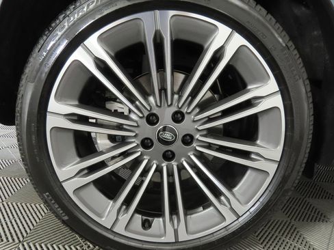 Used 2025 Land Rover Range Rover Sport SE image 32