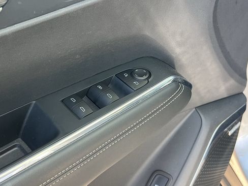 Used 2025 GMC Acadia Elevation FWD image 12