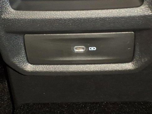 New 2025 Volkswagen Taos SEL image 9