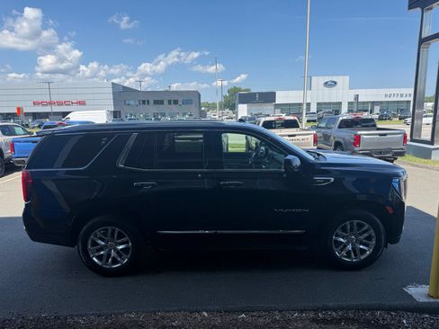 Used 2024 GMC Yukon SLT w/ SLT Premium Package AWD/4WD image 5