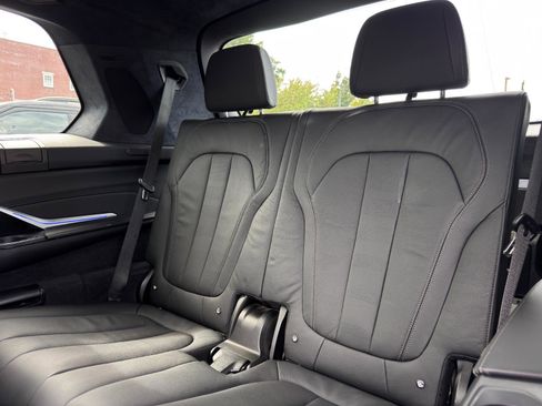 Used 2022 BMW X7 xDrive40i w/ Premium Package image 25