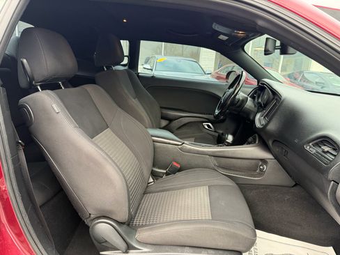 Used 2019 Dodge Challenger SXT image 16
