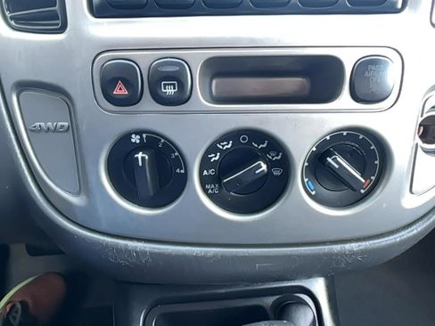 Used 2005 Ford Escape XLT image 11