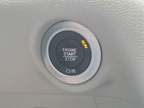 Used 2021 Chrysler Voyager Lxi image 28