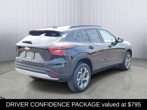 Used 2024 Chevrolet Trax LT w/ Driver Confidence Package FWD image 3